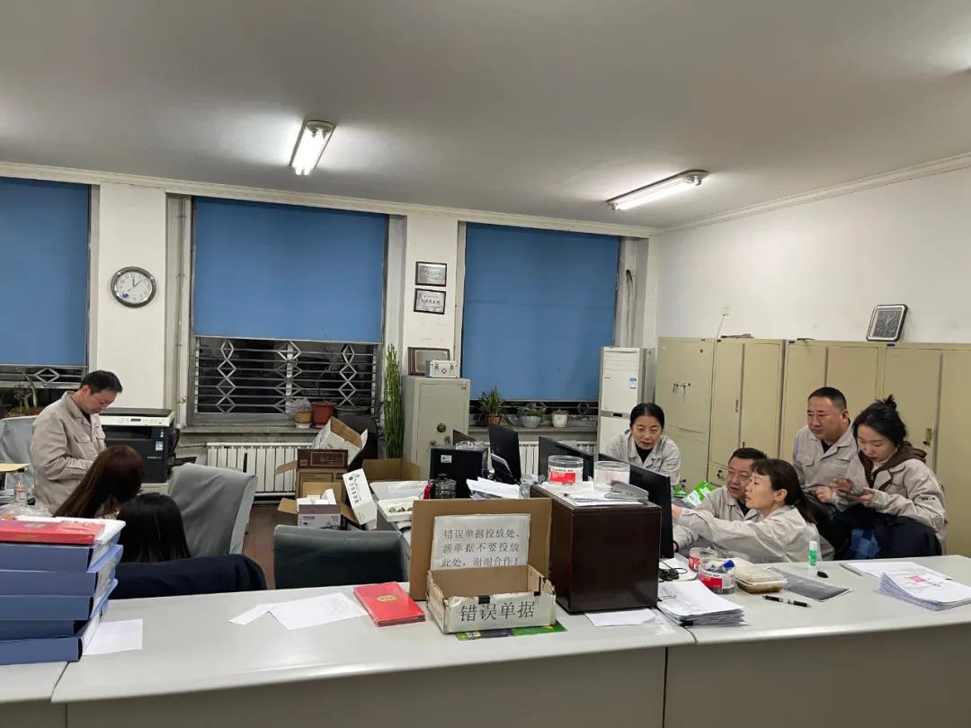 致敬斗争中的追梦人 width=