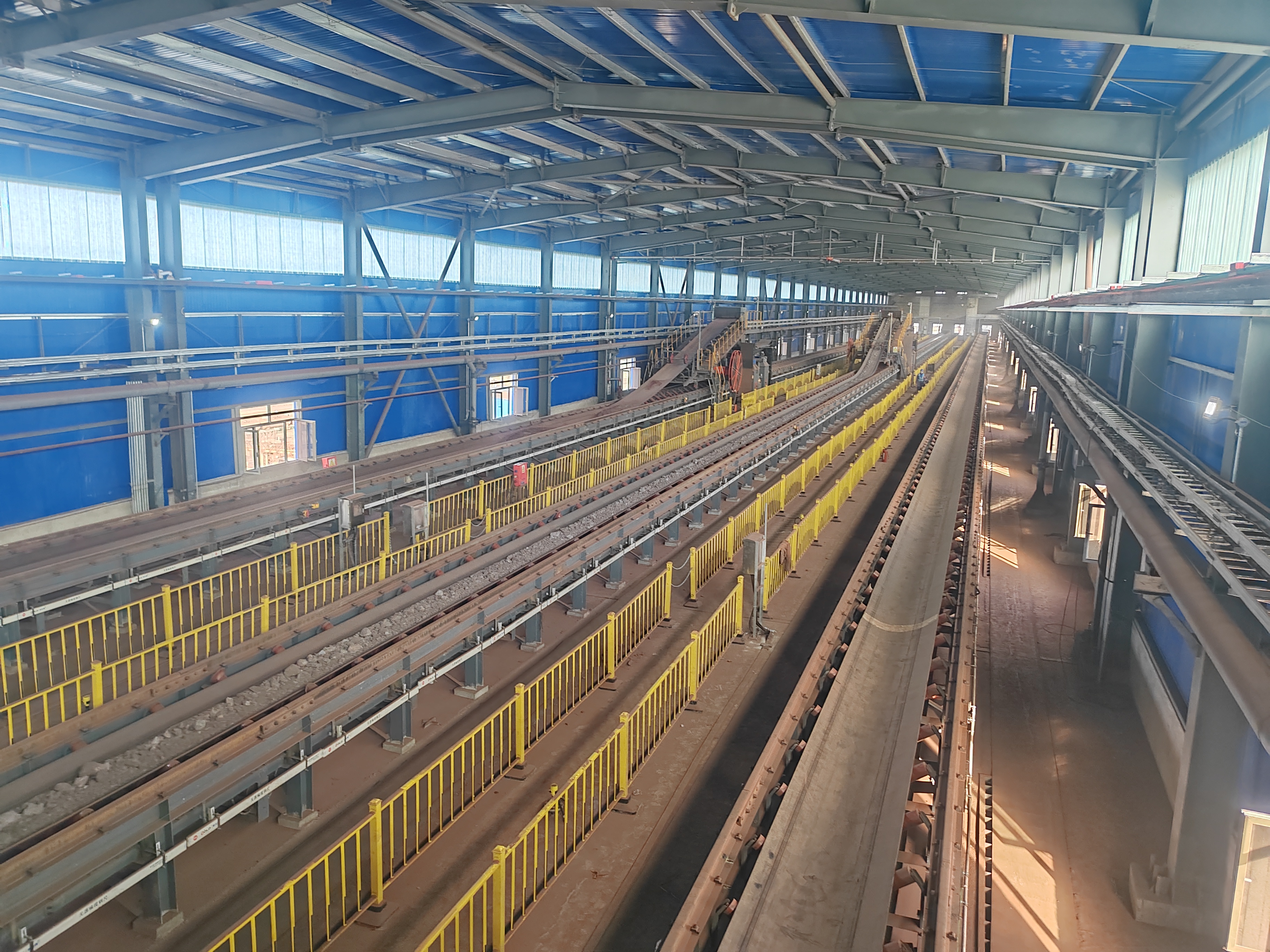 k8凯发总承包的酒钢原矿筒仓项目筒仓本体及收支料系统正式投运 width=